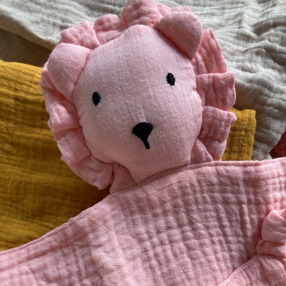 ⭐️ BOGO ⭐️ HP Leah the lion Muslin Lovey - Picture 3 of 8